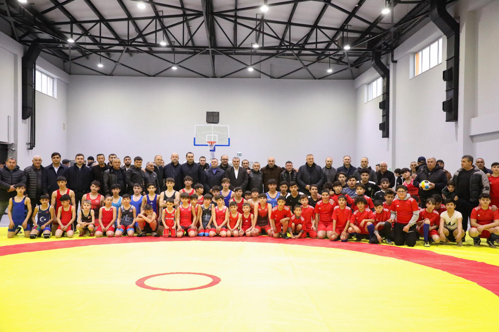 ცენტრალური და ადგილობრივი ხელისუფლების წარმომადგენლები მარნეულის მუნიციპალიტეტის სოფელ ყიზილაჯლოს სპორტულ კომპლექსში იმყოფებოდნენ