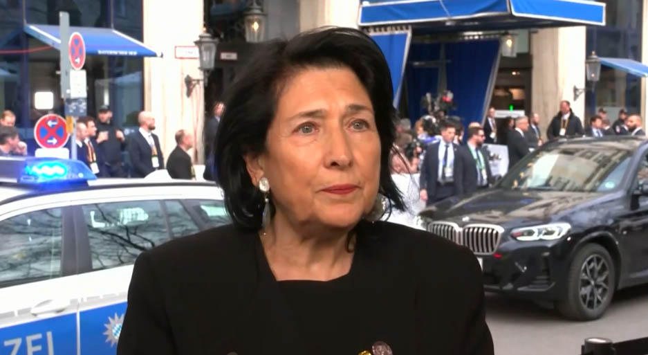 პრეზიდენტი - ბოლო წლების განმავლობაში, ჩვენ და საქართველოს მოსახლეობამ, რაც შეეძლო ყველაფერი გააკეთა ევროკავშირის გზაზე წინ წასაწევად - ეს ჩვენი გზაა და მე ამ გზას ყველა ფორმით ბოლომდე მხარს დავუჭერ