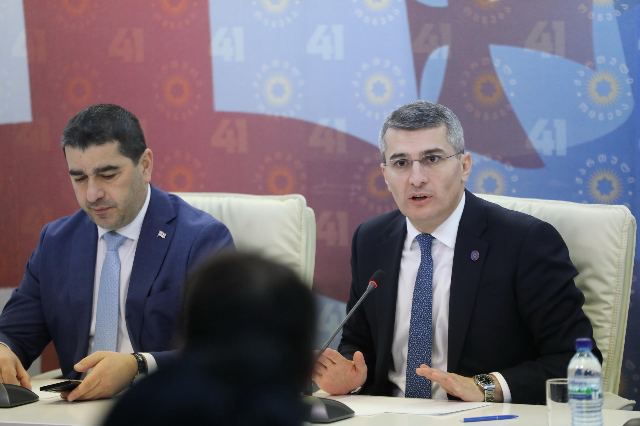 მამუკა მდინარაძე ოპოზიციის ჩრდილოვან კაბინეტზე - მარტო ხალხს კი არა ერთმანეთსაც ატყუებენ, სადღაც სხედან და წერენ, ვის რა თანამდებობა ერგება და ზუსტად ეს სახელები და გვარებია, ვისაც არ მიიღებს ქართული საზოგადოება