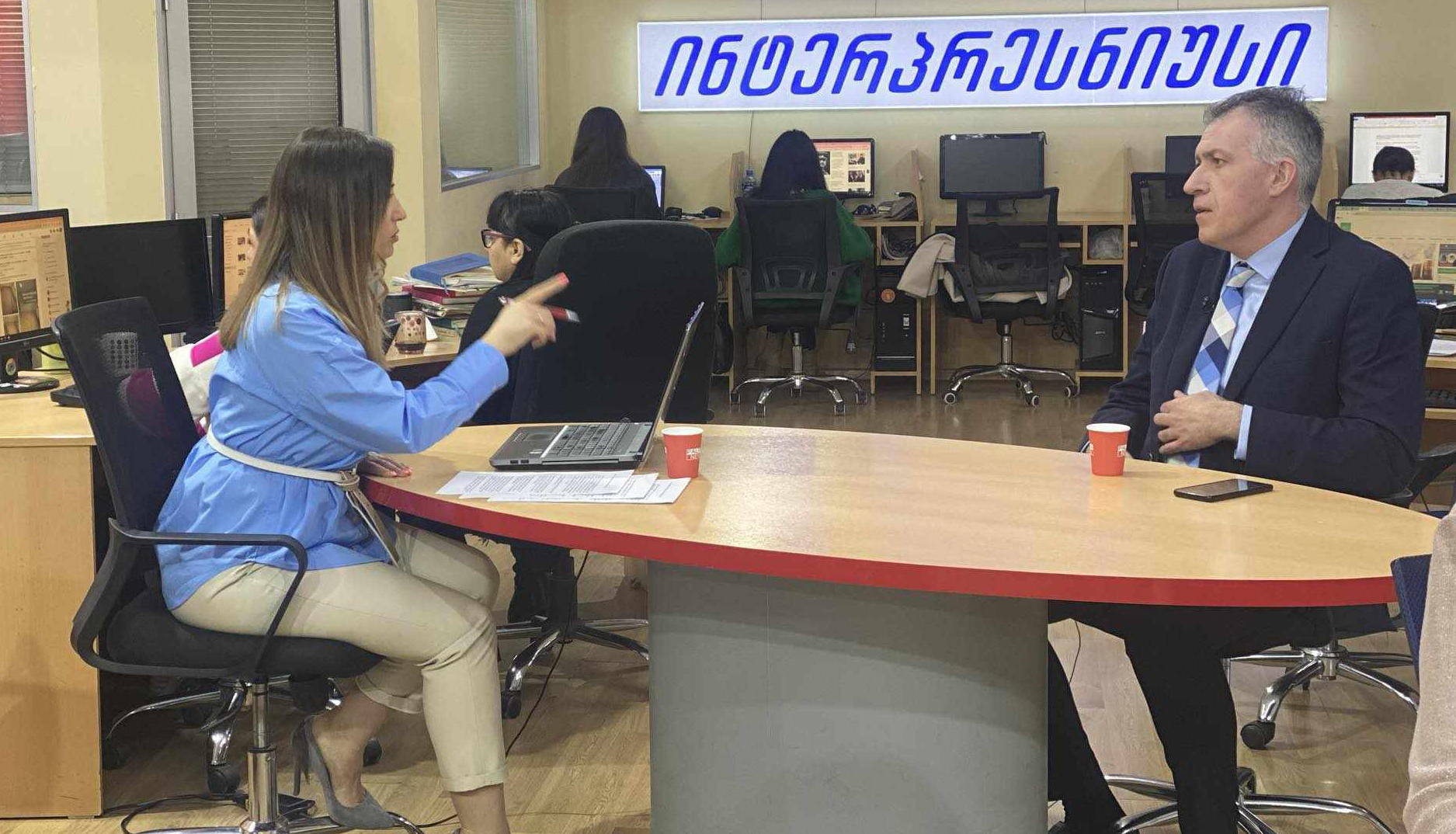 სერგო ჩიხლაძე - არსებობს თუ არა ოპოზიციის ჩრდილოვანი კაბინეტი? - არა, არც ამ, არც სხვა შემადგენლობით არ ყოფილა, არ არის და ვერც იქნება