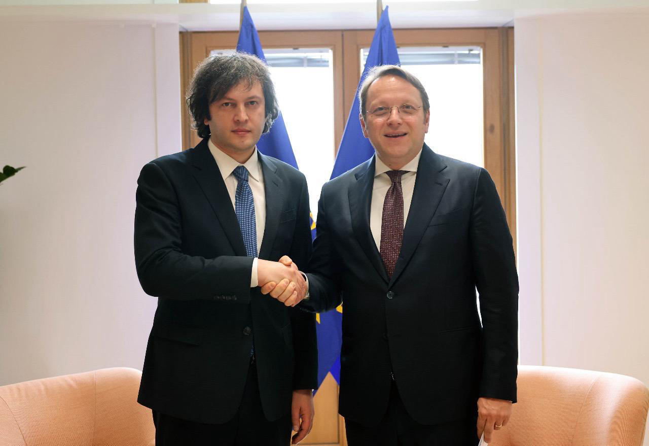 პრემიერ-მინისტრი ირაკლი კობახიძე ევროპული სამეზობლო პოლიტიკისა და გაფართოების საკითხებში ევროკომისარს ოლივერ ვარჰეის შეხვდა