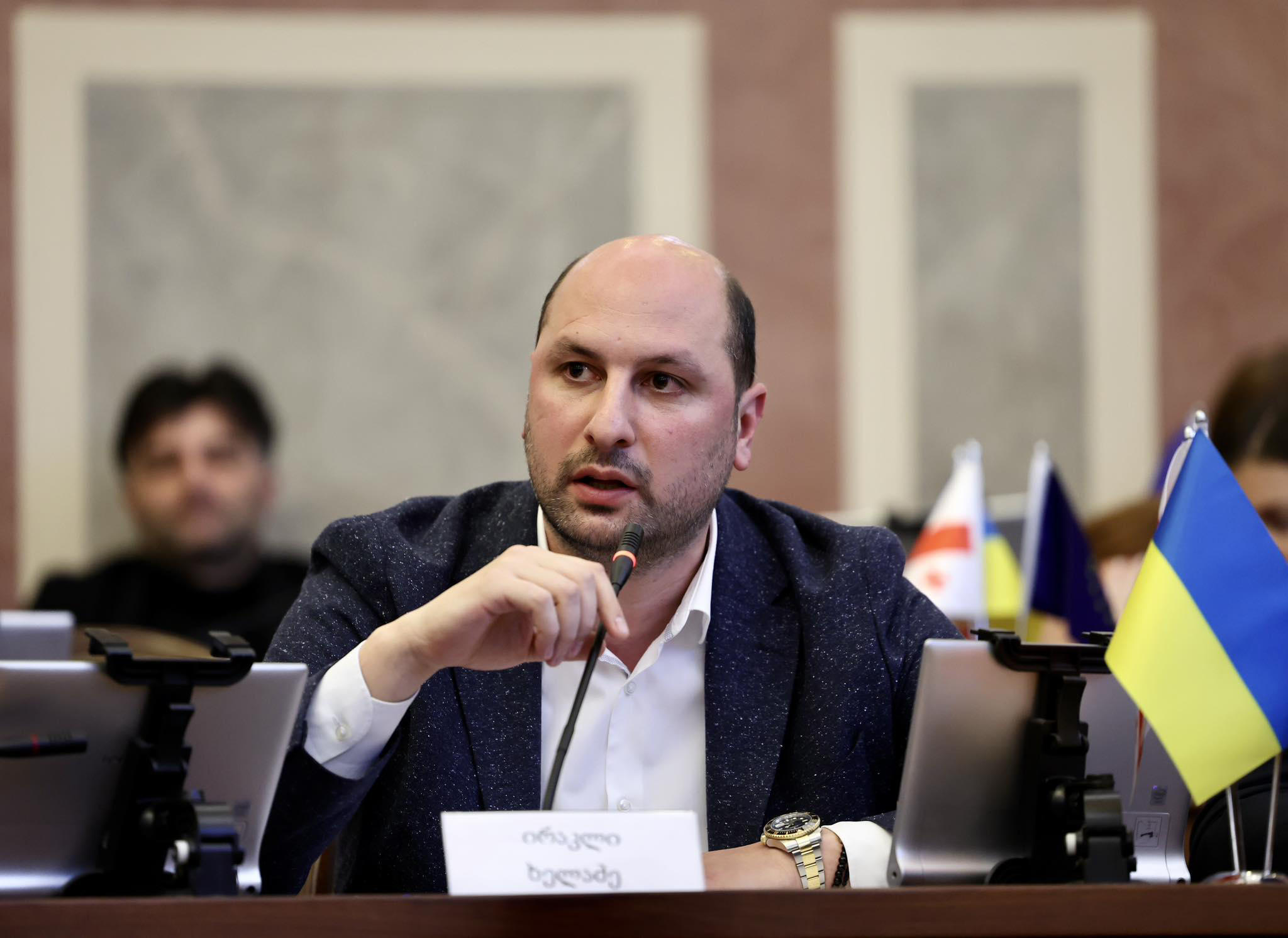 ირაკლი ხელაძე - „ქართული ოცნების“ ხელისუფლება არ აპირებს უკან დახევას, ყველამ კეთილი ინებოს და პატივი სცეს ჩვენს ქვეყანას, ქართველი ხალხის ურყევ ნებას, რომ ღირსებით და თავაწეული გაწევრიანდეს ევროპულ დიდი ოჯახში