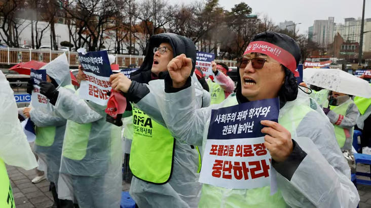 სამხრეთ კორეაში, ექიმების გაფიცვის გამო, ქვეყნის რამდენიმე საავადმყოფოში განგაშის წითელი დონე გამოცხადდა