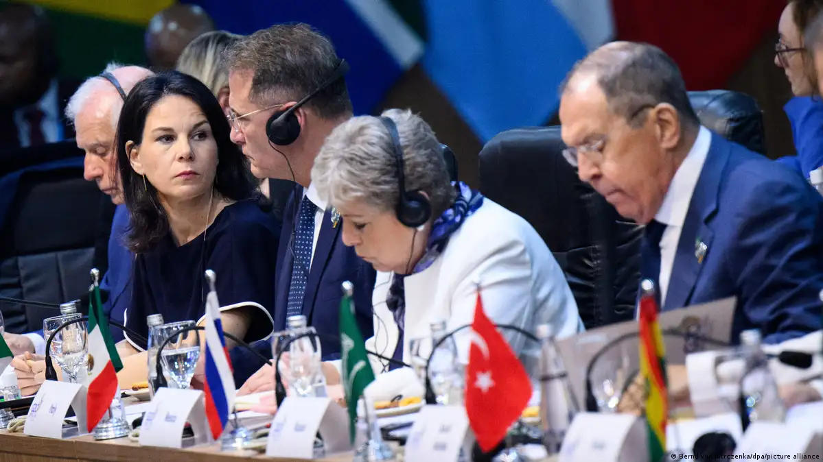 ანალენა ბერბოკი სერგეი ლავროვს - თუ აფასებთ ადამიანთა სიცოცხლეს, საკუთარ ხალხს, დაუყოვნებლივ უნდა შეწყვიტოთ ეს ომი