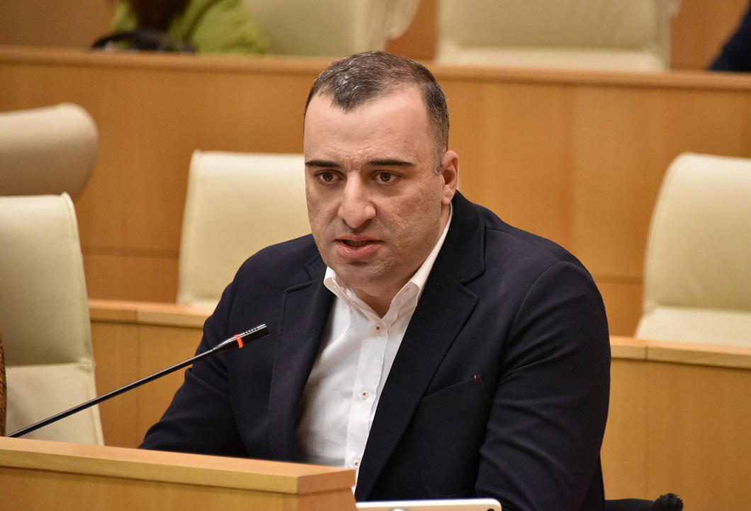 რატი იონათამიშვილი - არაერთი შემთხვევა გვაქვს, რომ ერთი და იგივე ადამიანები ერთდროულად არიან პოლიტიკოსები და სამოქალაქო სექტორის წარმომადგენლები - სინამდვილეში ისინი არიან კოლექტიური "ნაცმოძრაობის" წევრები