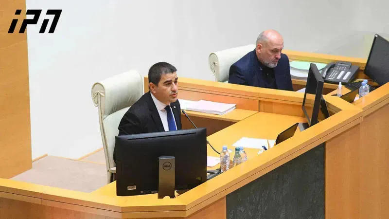 შალვა პაპუაშვილი სალომე სამადაშვილს - სხვა ადამიანები არსებებად რომ მიგაჩნიათ, ეს გასაკვირი არაა, თქვენი პოლიტიკური წარსული ხომ ამას აჩვენებს?! - წამების სისტემას როგორ შექმნიდით, თუ ადამიანს ადამიანად აღიქვამდით?!