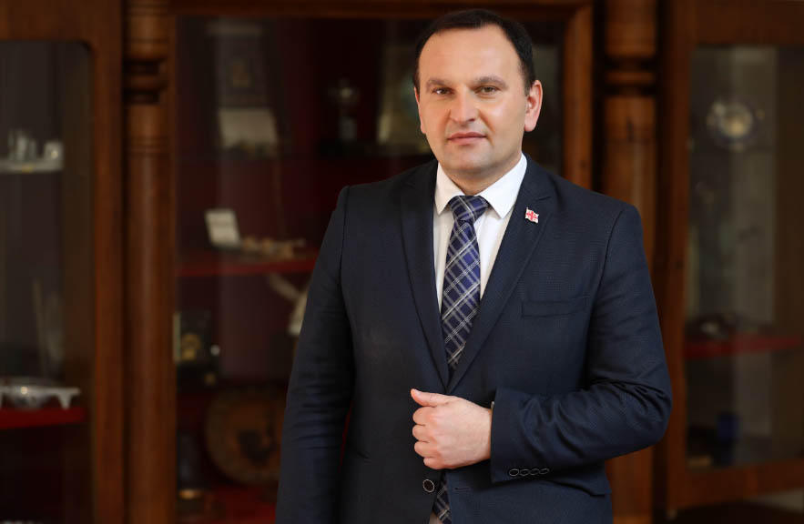 პაატა მანჯგალაძე შალვა პაპუაშვილს - თქვენ საქმეს მიხედეთ, ბატონო შალვა! იმ ეკონომიკური პრობლემების მოგვარებაზე იფიქრეთ, რომელიც ივანიშვილმა და მისმა პარტიამ შეუქმენით მოქალაქეებს