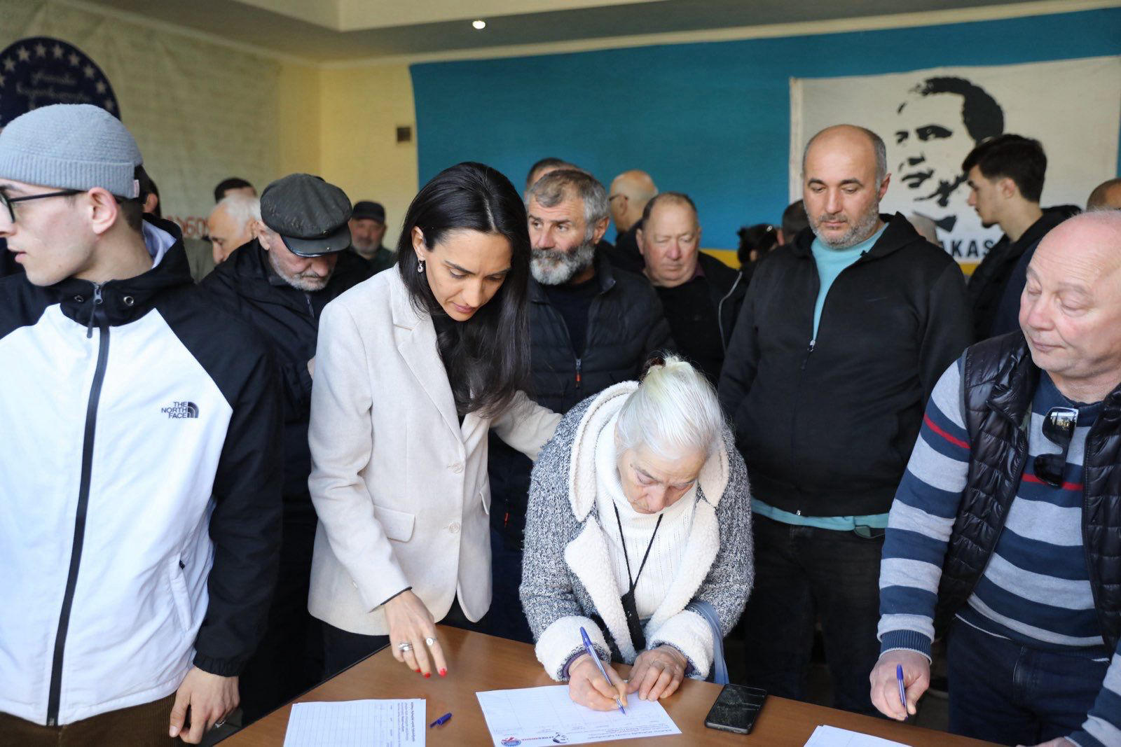 მიხეილ სააკაშვილის გათავისუფლების მოთხოვნით ხელმოწერების შეგროვება გურიაში გრძელდება