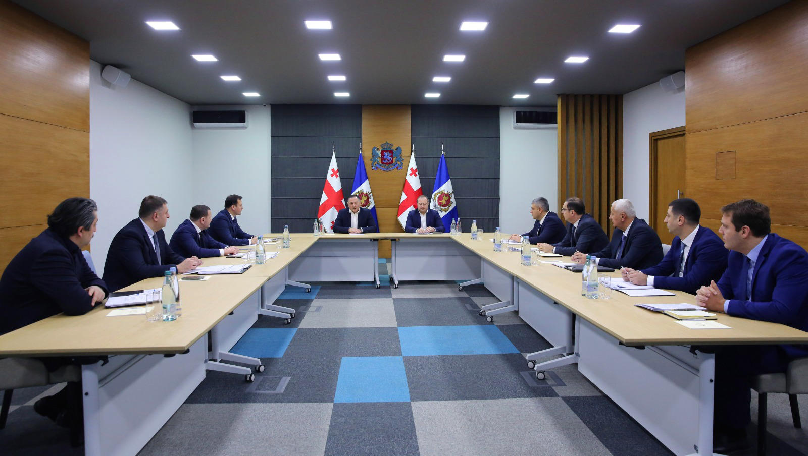 შინაგან საქმეთა მინისტრმა და მისმა პირველმა მოადგილემ ცენტრალური კრიმინალური პოლიციის დეპარტამენტის ხელმძღვანელ პირებთან სამუშაო თათბირი გამართეს