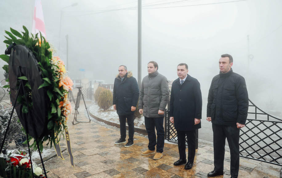 საკრებულოს წევრებმა იუნკერთა მემორიალი გვირგვინით შეამკეს