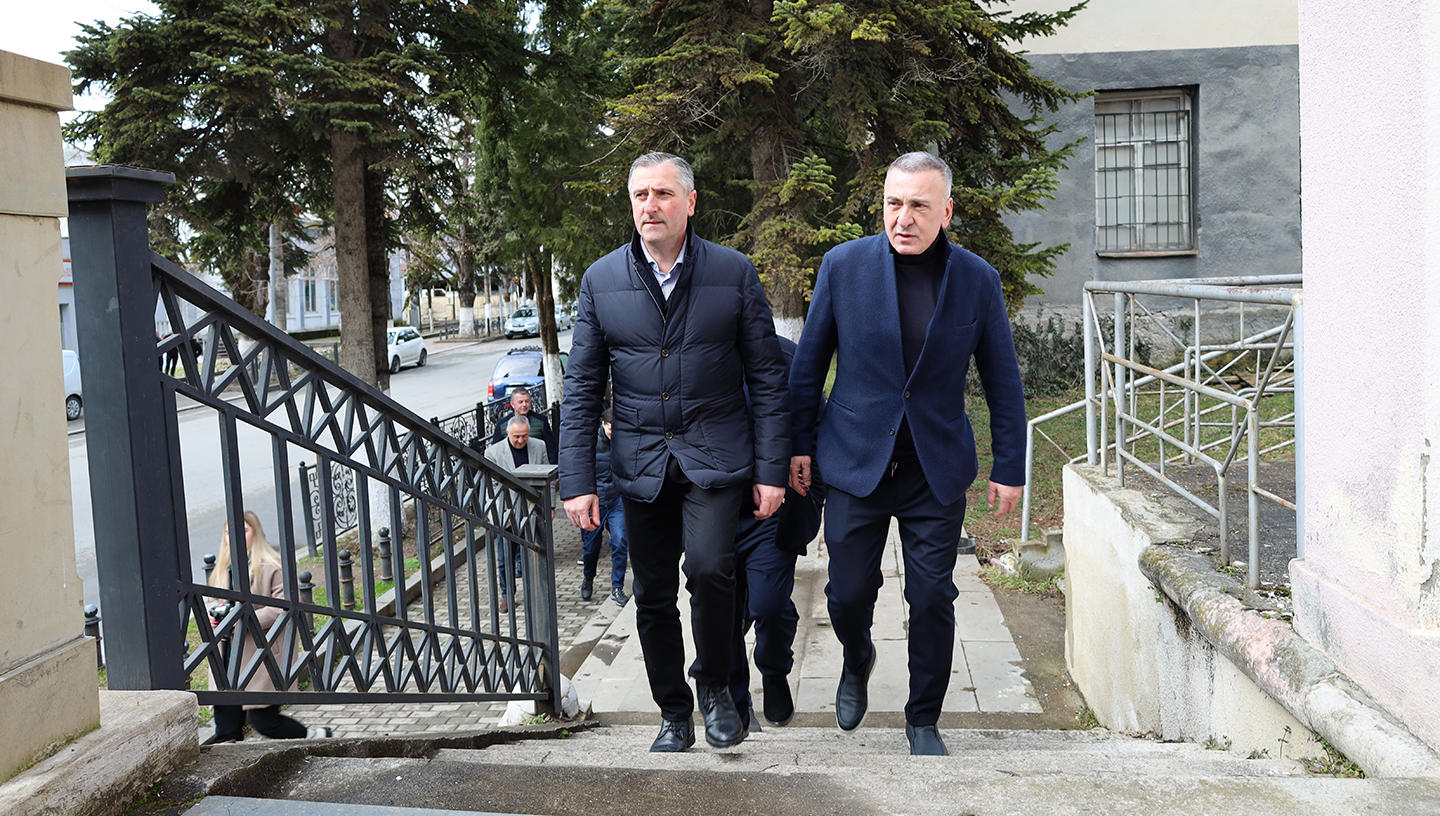 ამბროლაურის მუნიციპალიტეტმა ყოფილი კინოთეატრის შენობა დაიბრუნა