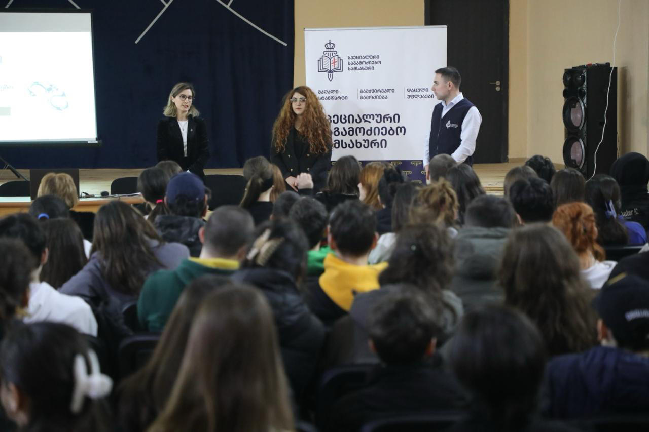 სპეციალური საგამოძიებო სამსახური, არასრულწლოვნების ცნობიერების ასამაღლებლად, სკოლებში საინფორმაციო შეხვედრებს ატარებს