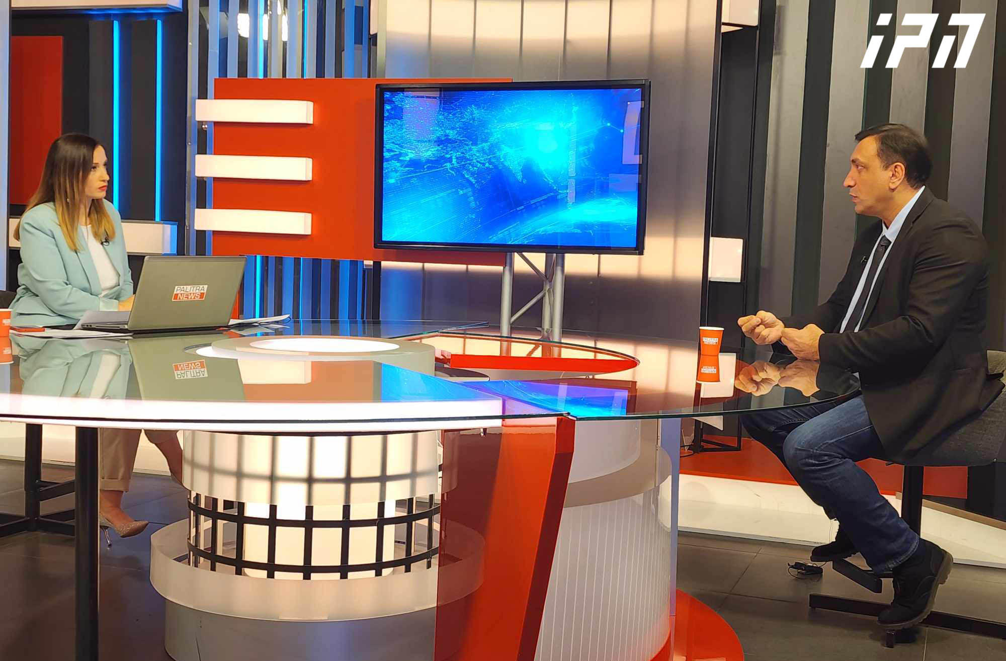 ლევან ბეჟაშვილი - პრეზიდენტმა უნდა იცოდეს, რა ურჩევნია: მიიღოს ივანიშვილის პენსია, თუ დარჩეს ევროპულ ლიდერად - სწორედ  მიხეილ სააკაშვილია ოპოზიციის ლიდერი, აბა ვინ არის ლიდერი? ხაზარაძე თუ გახარია?