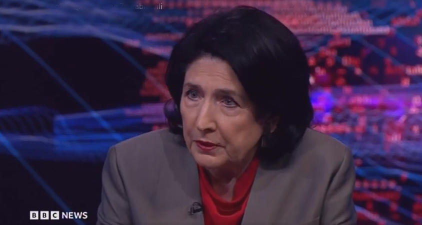 პრეზიდენტი - იმაზე უნდა ვიფიქროთ, რუსეთს რა სურს, თუ ჩვენ რა გვსურს? - ყველას უნდა გვეშინოდეს, თუკი  პუტინი უკრაინაში წარმატებას მიაღწევს, მაგრამ არ ვფიქრობ, რომ წარმატებას აღწევს - ის სამხედრო კუთხით ჯერ არ დამარცხებულა, მაგრამ გამარჯვებული არ არის