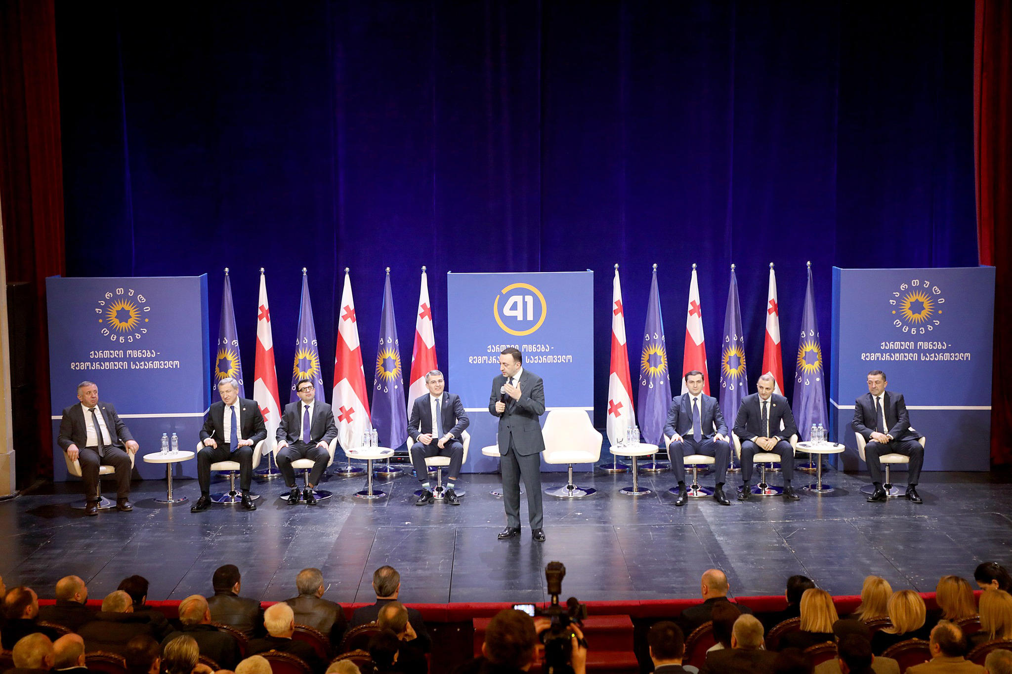 „ქართული ოცნების“ თავმჯდომარე, პარტიის აღმასრულებელი და რეგიონული მდივნები აჭარის პარტიული ორგანიზაციების ხელმძღვანელებს შეხვდნენ