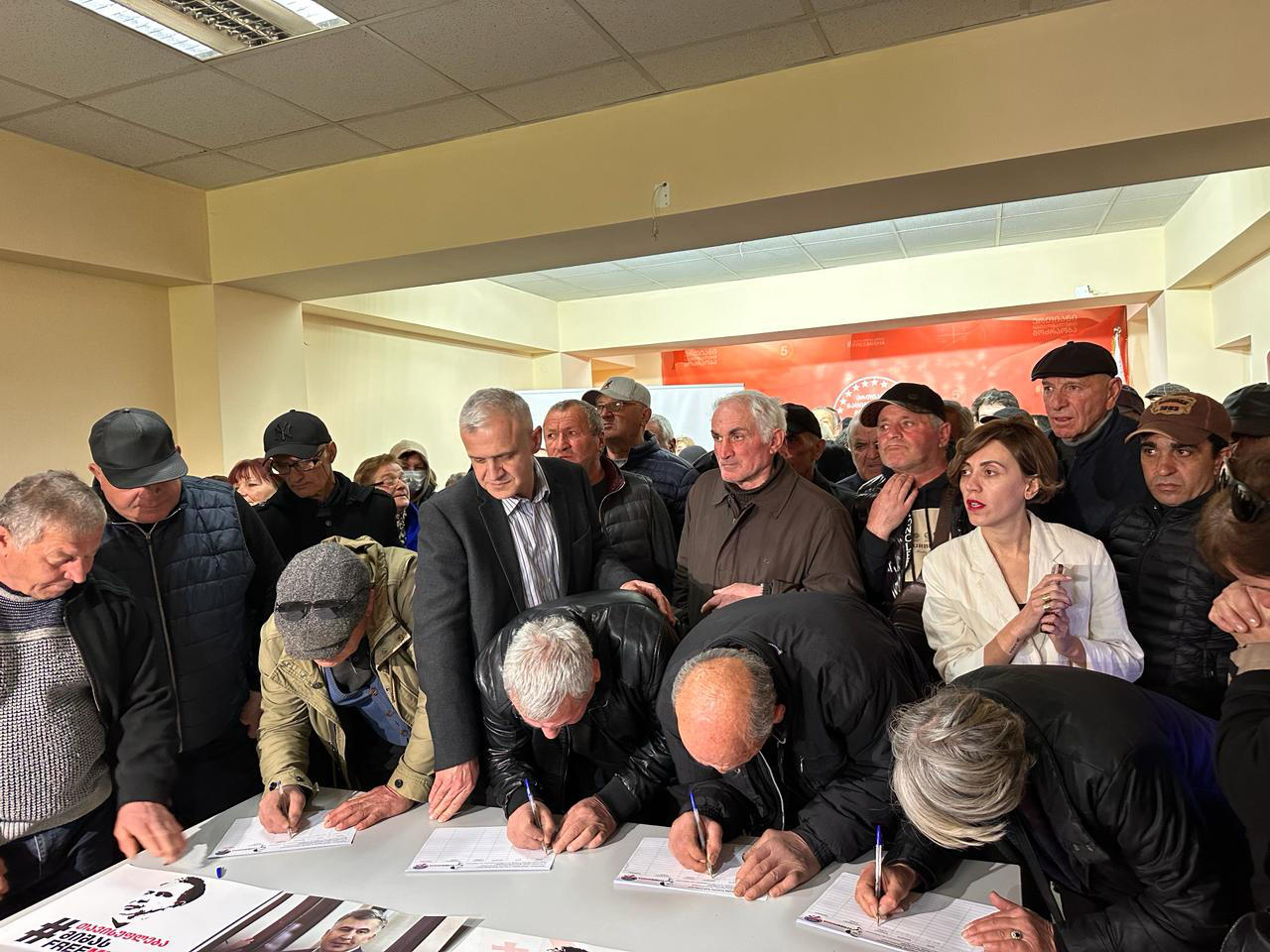 მიხეილ სააკაშვილის გათავისუფლების მოთხოვნით ზუგდიდში ხელმოწერების შეგროვება გრძელდება