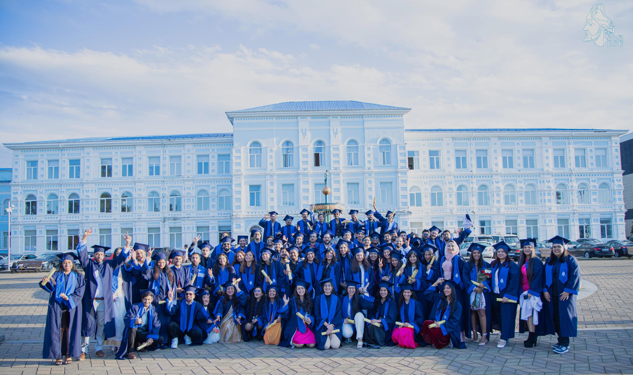 ბსუ-ში დიპლომირებული მედიკოსის ერთსაფეხურიანი ინგლისურენოვანი პროგრამის კურსდამთავრებულთა საზეიმო გამოშვება გაიმართა