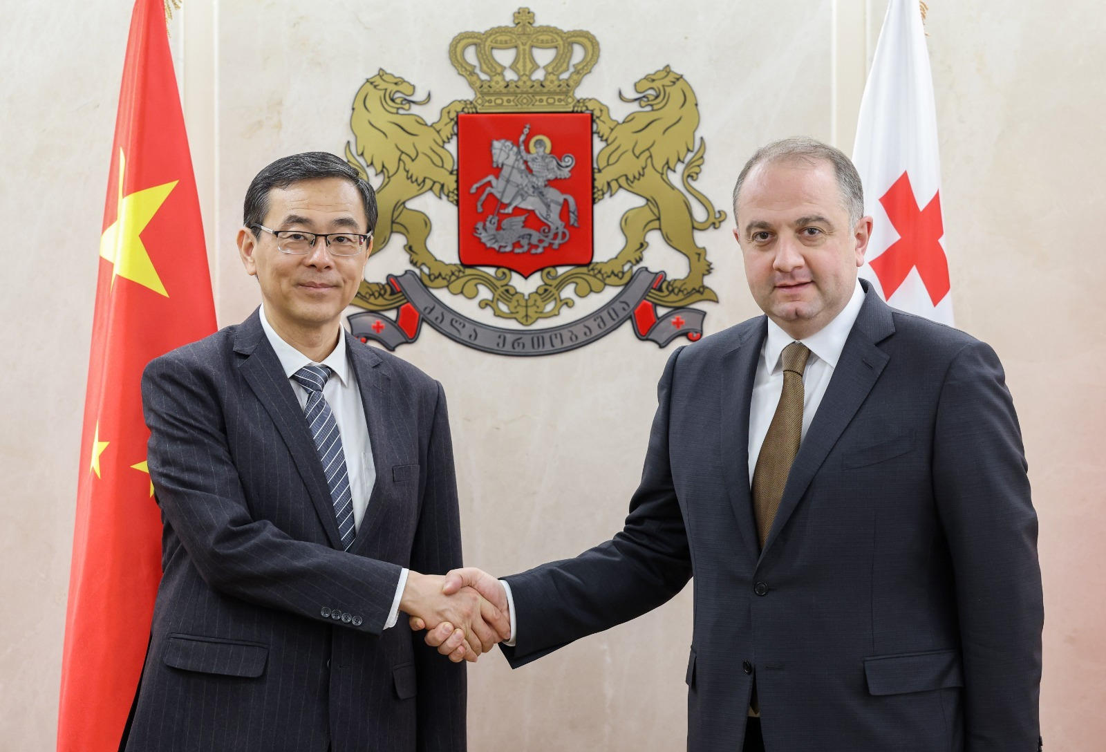 თავდაცვის მინისტრი ჩინეთის ელჩსა და თავდაცვის ატაშეს შეხვდა