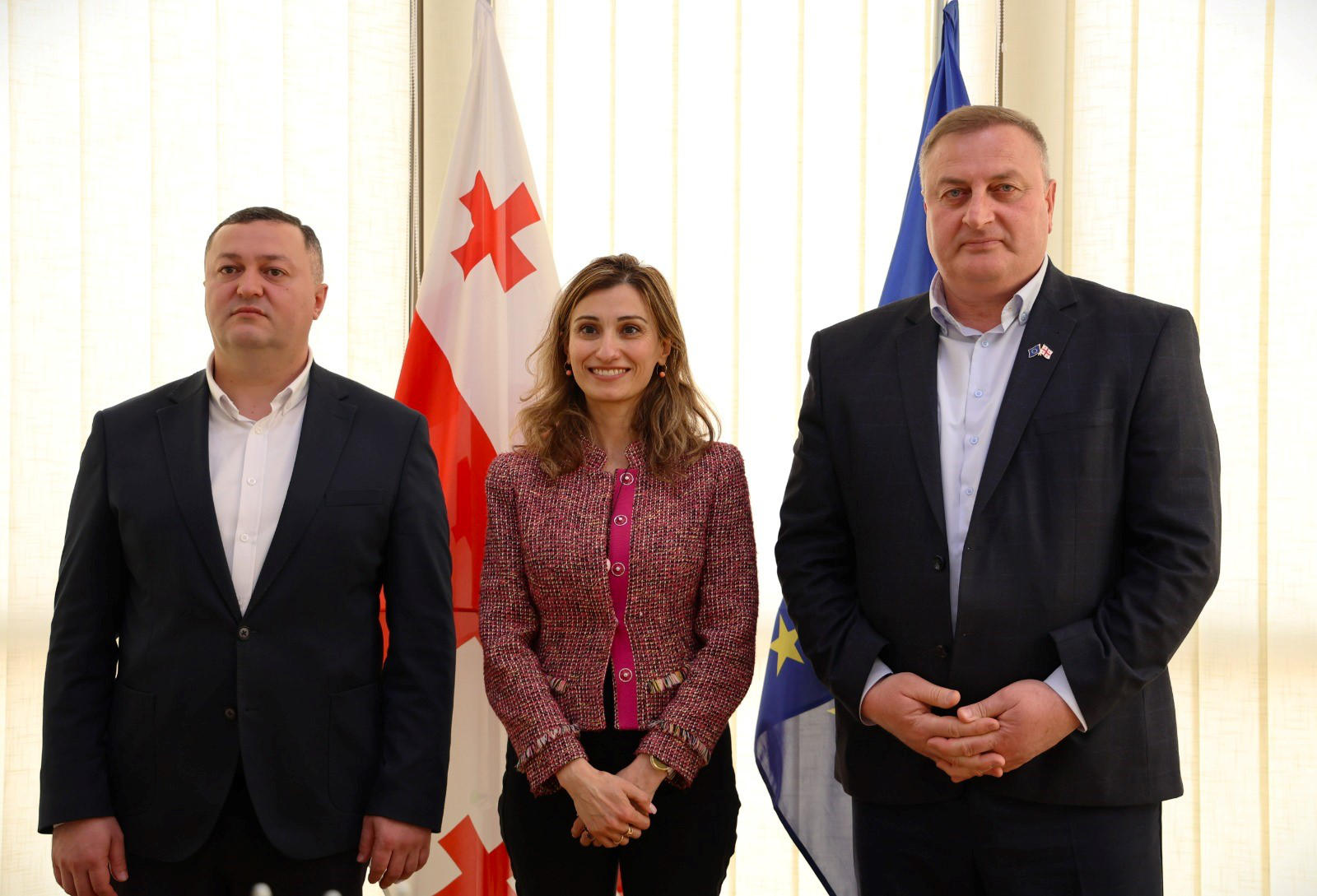 მარნეულის მერი და საკრებულოს თავმჯდომარე ნიდერლანდების სამეფოს საგანგებო და სრულუფლებიან ელჩს მელინე არაკელიანს შეხვდნენ