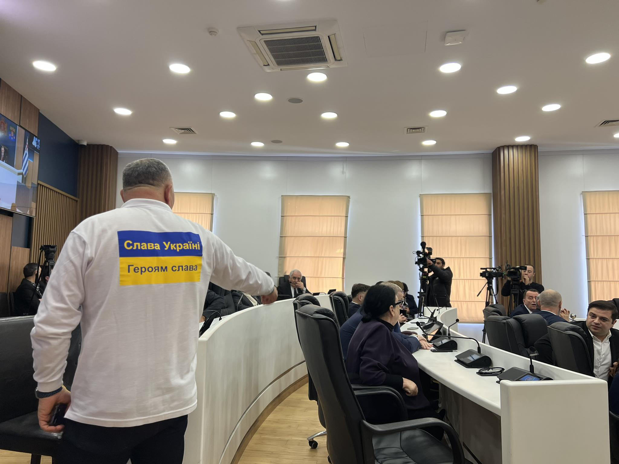 აჭარის უმაღლეს საბჭოში „ნაციონალური მოძრაობის“ წევრებმა პლენარული სხდომა პროტესტის ნიშნად დატოვეს