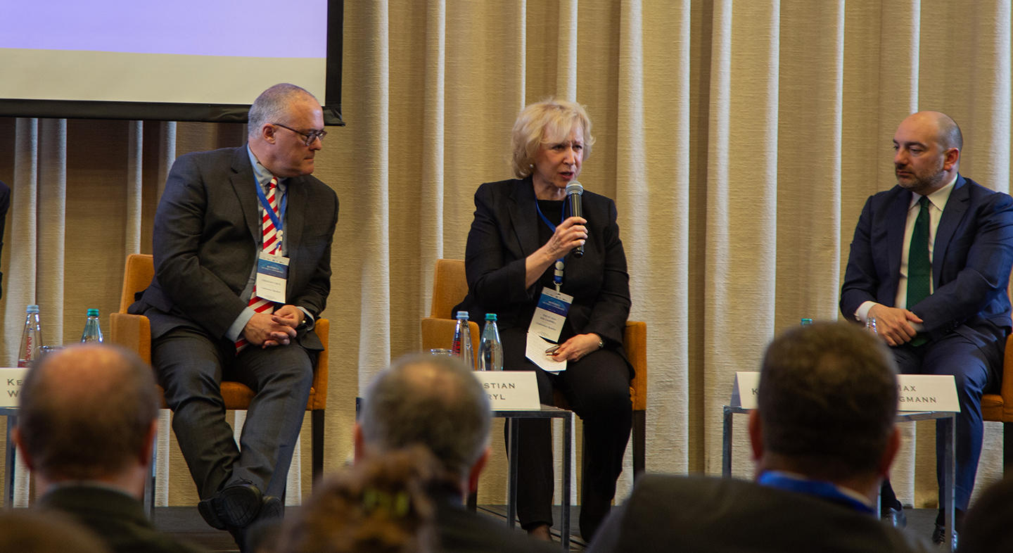 კანადის ყოფილი პრემიერ-მინისტრი - რუსეთს არ სურს ჰყავდეს წარმატებული უკრაინა საზღვარზე და წარბს წევს საქართველოსთან დაკავშირებითაც