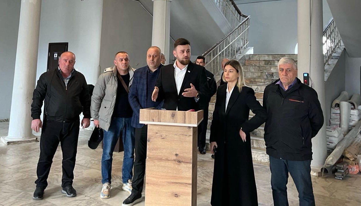 ქობულეთის საკრებულოში „ნაციონალური მოძრაობის“ წევრი - აუდიტმა დაადასტურა, რომ ივანიშვილის პარტიის მერი ლევან ზოიძე და მისი დაქვემდებარებული სამსახურები სისტემატურად ჩადიან სისხლის სამართლის დანაშაულს