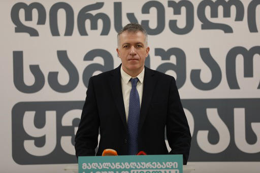 სერგო ჩიხლაძე მდინარაძეს - რატომ ცრუობთ, რომ თურმე ივანიშვილის მმართველობის პერიოდში საქართველოს უფრო მეტი მოქალაქე შემოვიდა, ვიდრე გავიდა? რუსეთის და სხვა ქვეყნის მოქალაქეები რომ შემოვიდნენ, ამით დააბალანსეთ ჯამი?