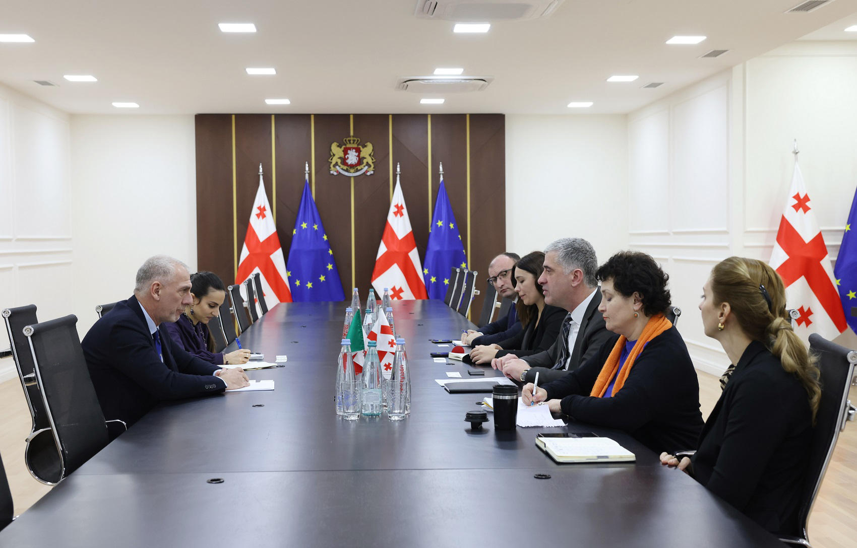 ოთარ შამუგია  საქართველოში იტალიის ელჩს მასიმილიანო დ'ანტუონოს შეხვდა