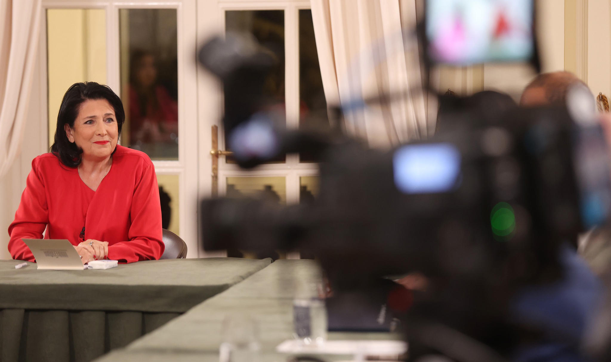 პრეზიდენტი - არის სურვილი, მომნათლონ „ნაცმოძრაობის” ლიდერად, ათეისტად, ადამიანები, რომლებიც პატრიარქთან და ზიარებაზე დადიან სურათებისთვის, რაც ადრე არ იყო მათ მრწამსში, ამას იყენებენ პიარისთვის - მე არ შევცვლილვარ, მე სულ მჯეროდა და დღესაც მჯერა