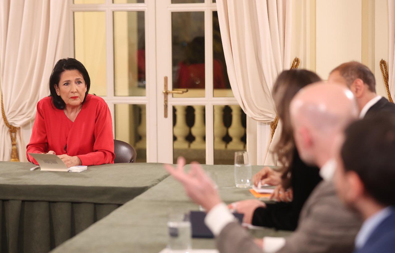 სალომე ზურაბიშვილი - „ოცნება“ ოცნებობს, რომ მე უცებ გავხდე „ნაციონალური მოძრაობის“ ლიდერი - თვითონ სად იდგნენ 2006-2007 და 2008 წლებში? არცერთი არ მახსოვს არც ქუჩაში, არც ბრძოლაში