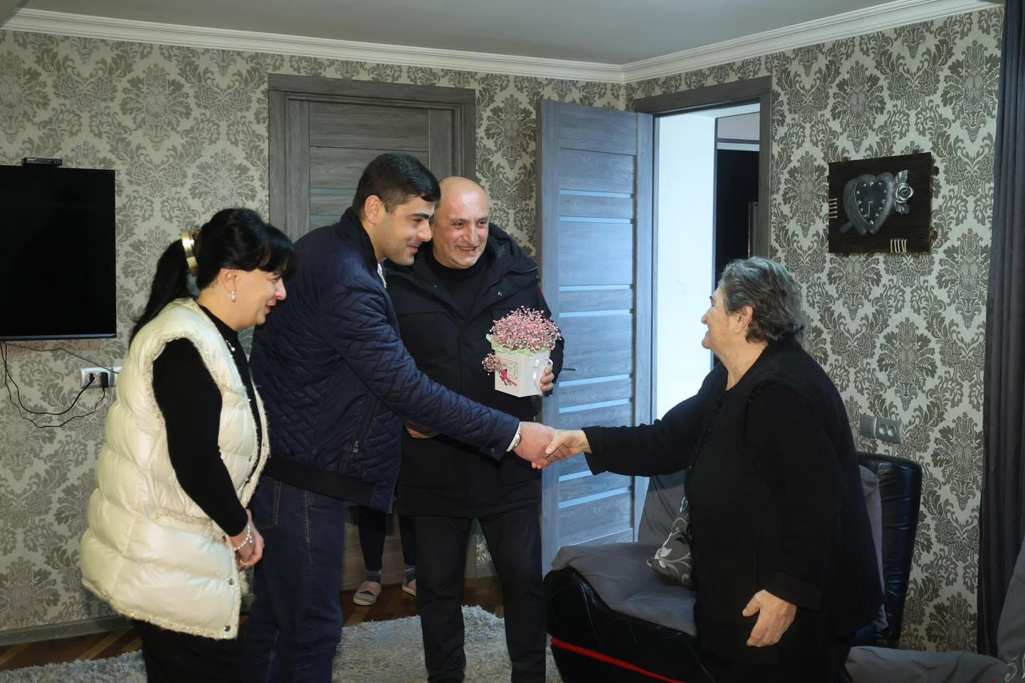 ბორჯომის მუნიციპალიტეტის გენდერული თანასწორობის საბჭოს ინიციატივით, ბორჯომში მცხოვრებ საპატიო მოქალაქე ქალბატონებს 8 მარტი მიულოცეს