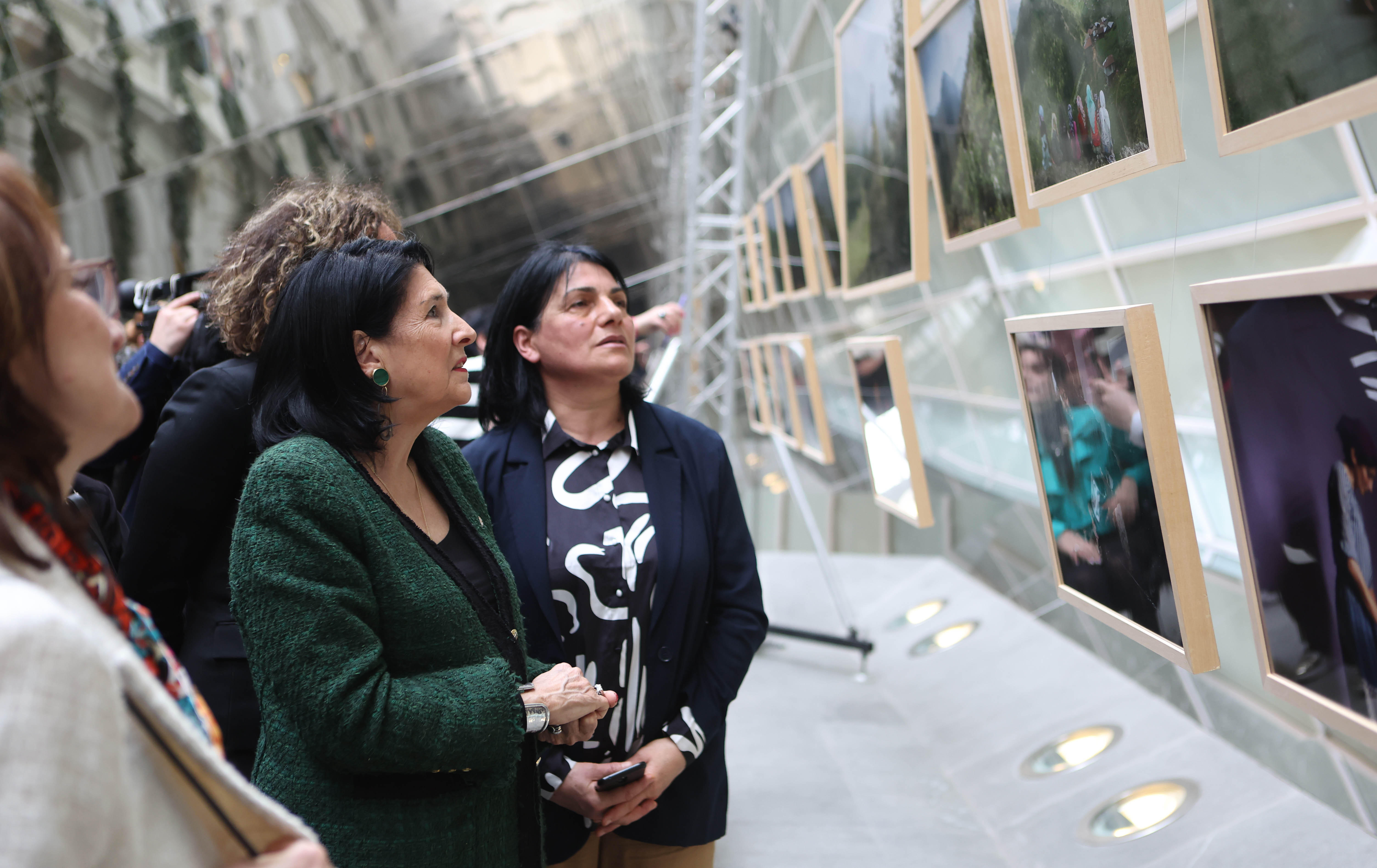 ქალთა საერთაშორისო დღეს ორბელიანების სასახლეში ფოტოხელოვან ნათელა გრიგალაშვილის გამოფენა გაიმართა