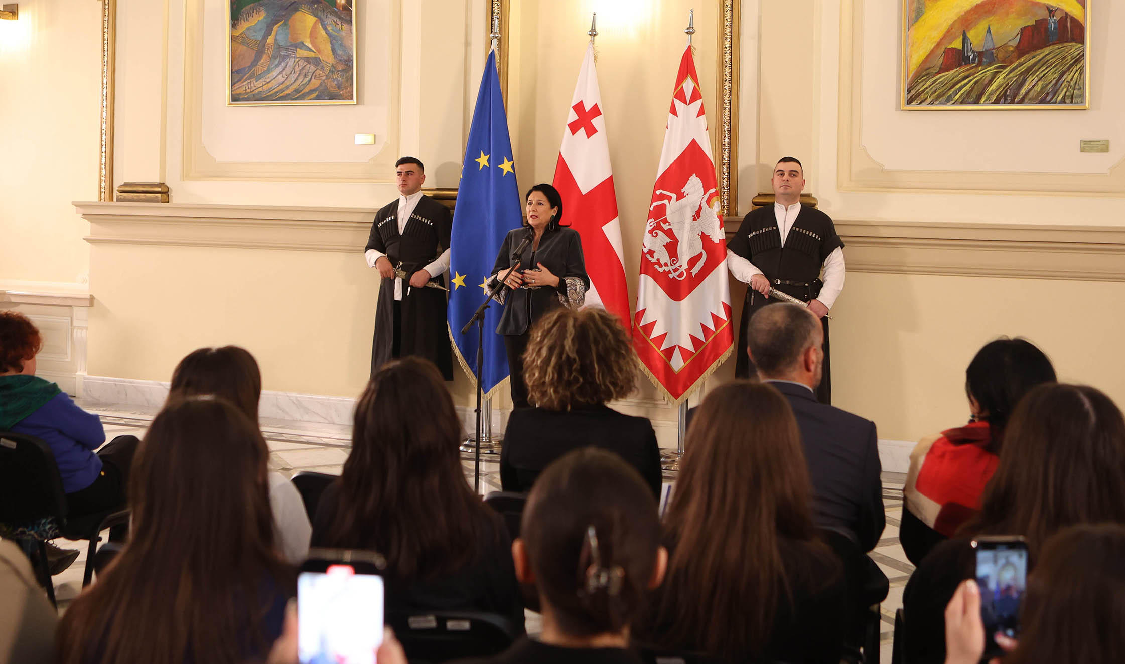 პრეზიდენტმა საუკეთესო სტუდენტური თარგმანისათვის „ელისაბედ ორბელიანის სახელობის კონკურსის“ გამარჯვებულები დააჯილდოვა