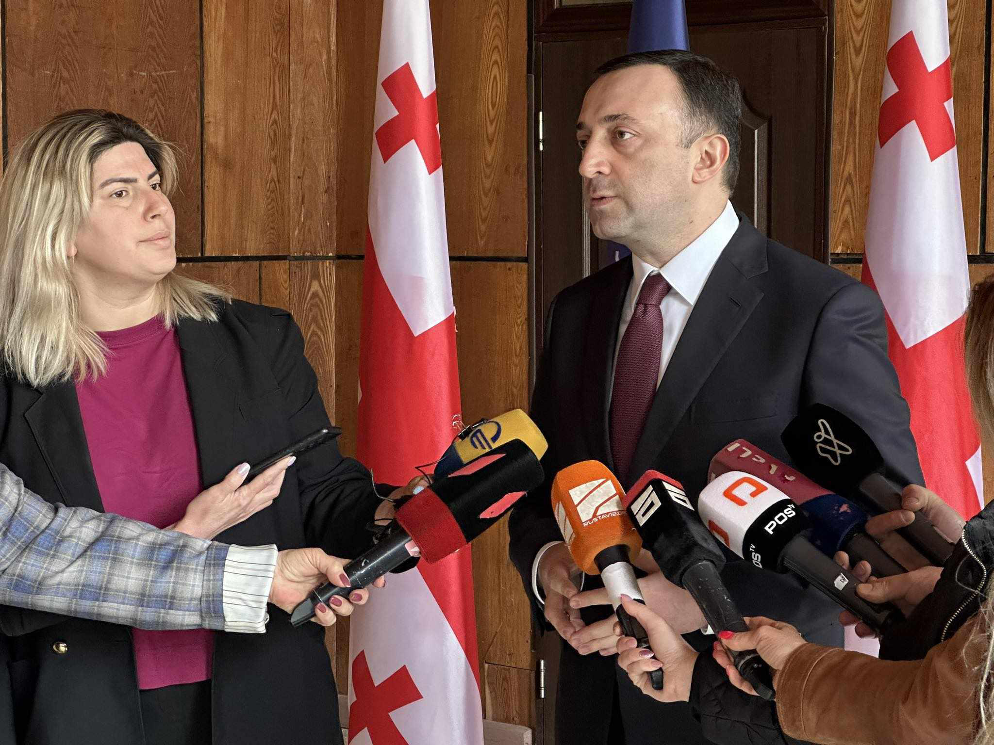 ირაკლი ღარიბაშვილი - მატყუარა ტელევიზიებმა გაავრცელეს ინფორმაცია, თითქოს საიდუმლოდ შევხვდი ზურაბ აზარაშვილს, მე დასამალი არაფერი მაქვს - ასევე, ყოფილი მინისტრი, ჭიკაიძე „კახური კლანის“ წარმომადგენლად შერაცხეთ, რატომ გშურთ ადამიანების?