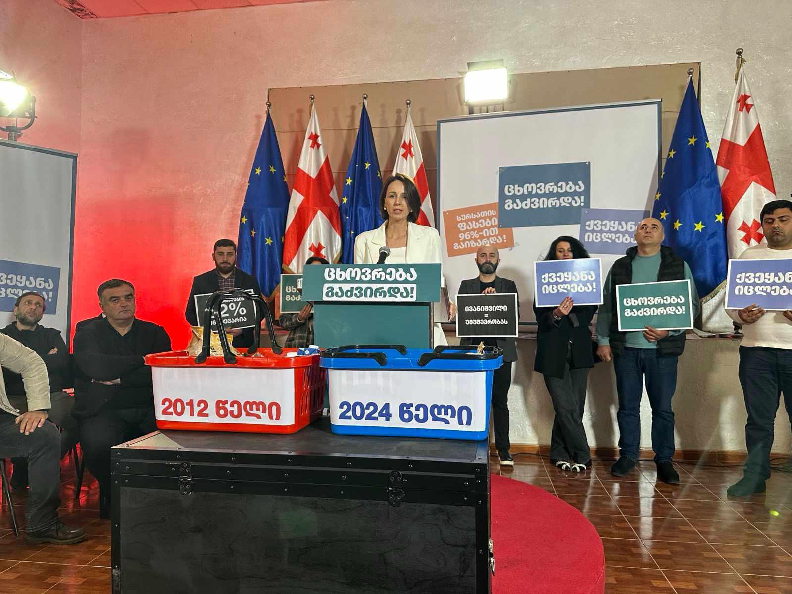 თათია ნიკოლაშვილი - გურიაში, რომელსაც უდიდესი ტურისტული პოტენციალი აქვს, ყოველი მეორე ადამიანი უკიდურეს სიღარიბეში ცხოვრობს - მხოლოდ ოზურგეთში  სკოლის 8407 მოსწავლიდან, ყოველი მეორის ოჯახი სოციალურ დახმარებას ითხოვს