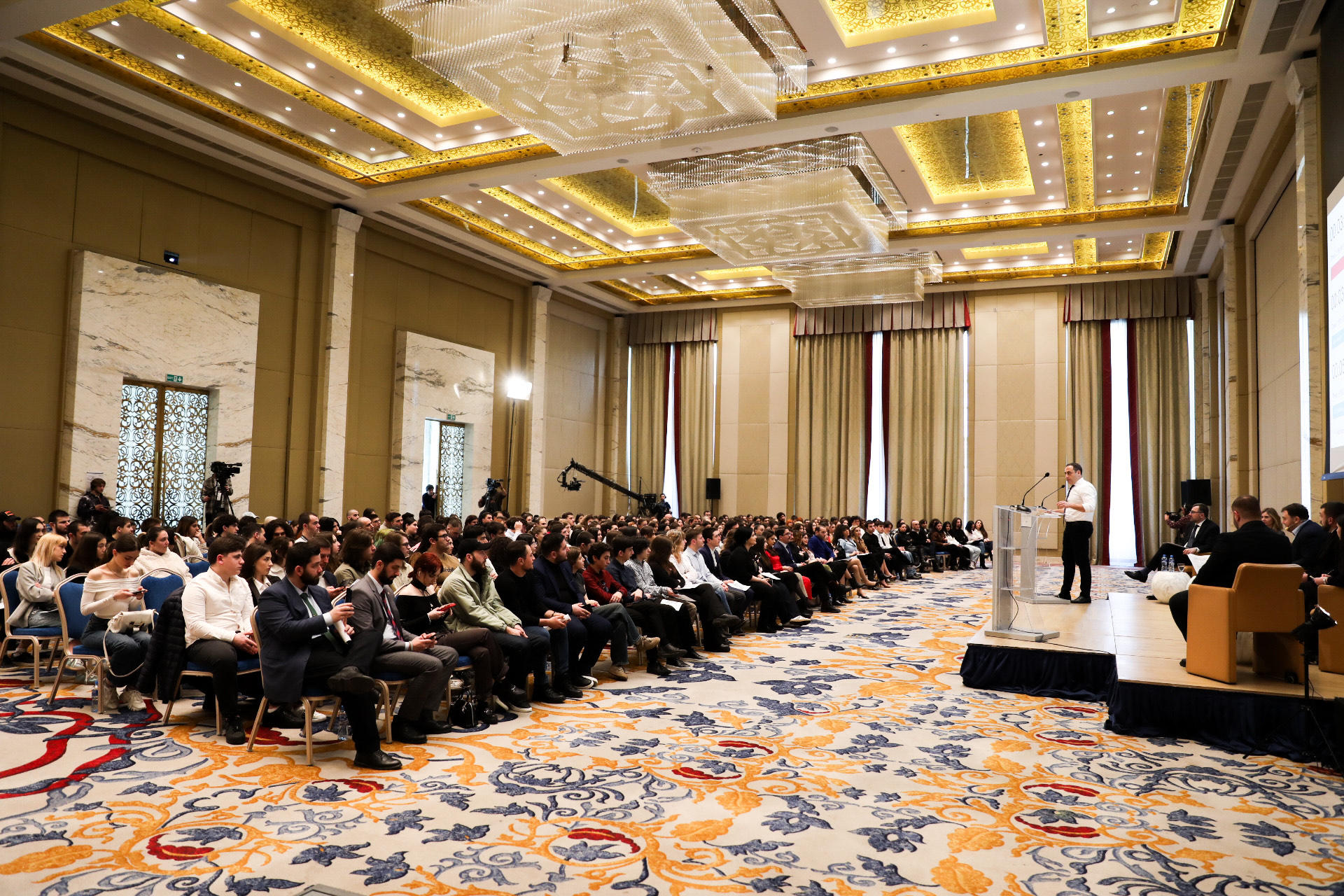 „სტრატეგია აღმაშენებელი“ დებატების ჩემპიონატს მართავს