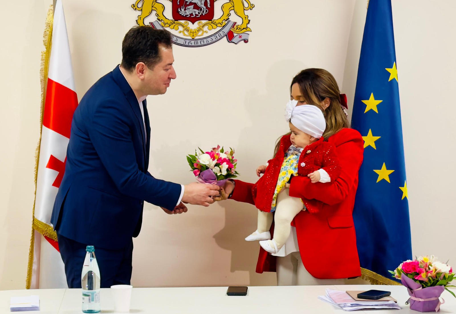 აფხაზეთიდან დევნილ, მრავალშვილიან დედებთან შეხვედრა გაიმართა