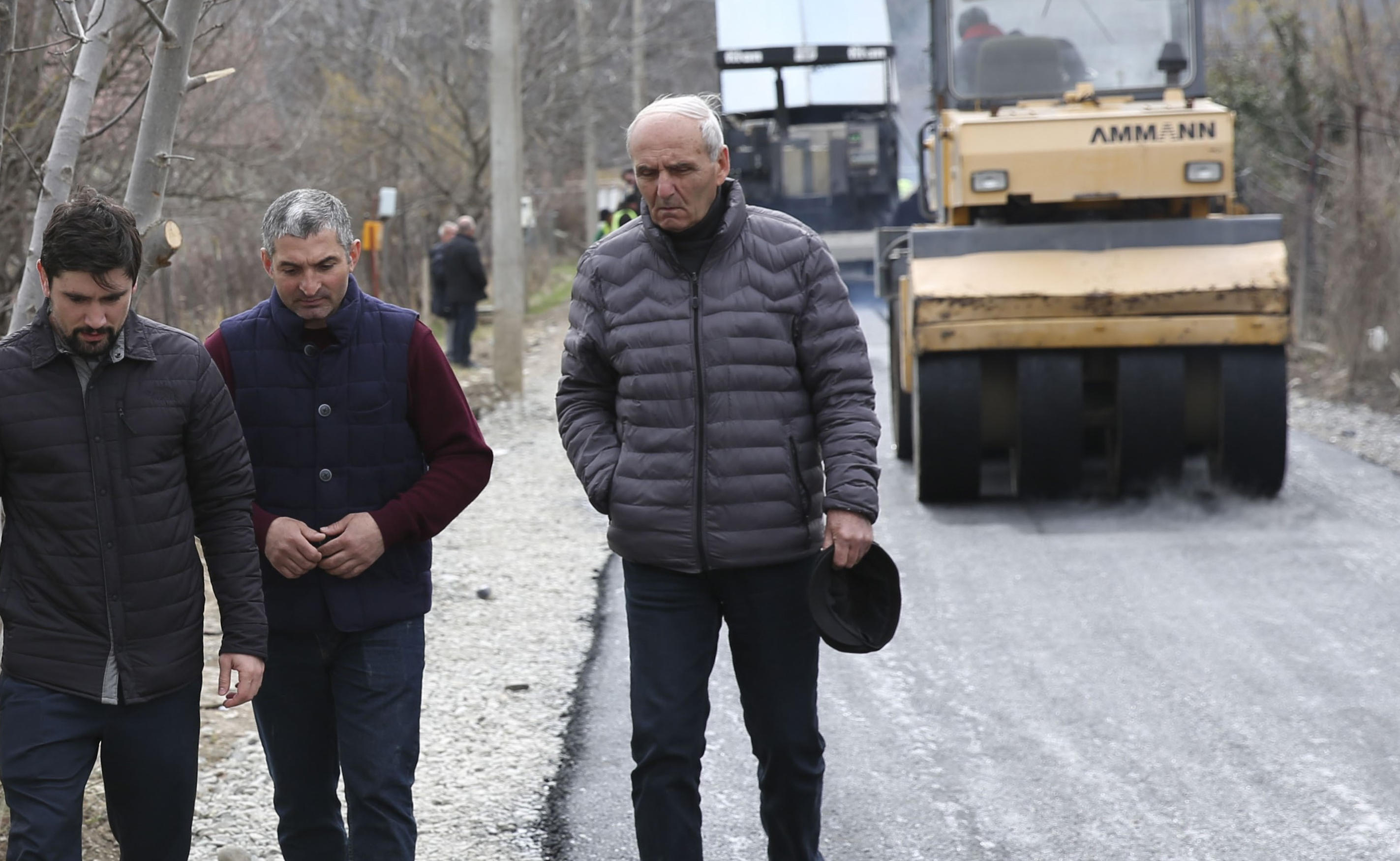 ვლადიმერ ხინჩეგაშვილმა სოფელ ხიდისთავში გზის სარეაბილიტაციო სამუშაოები დაათვალიერა