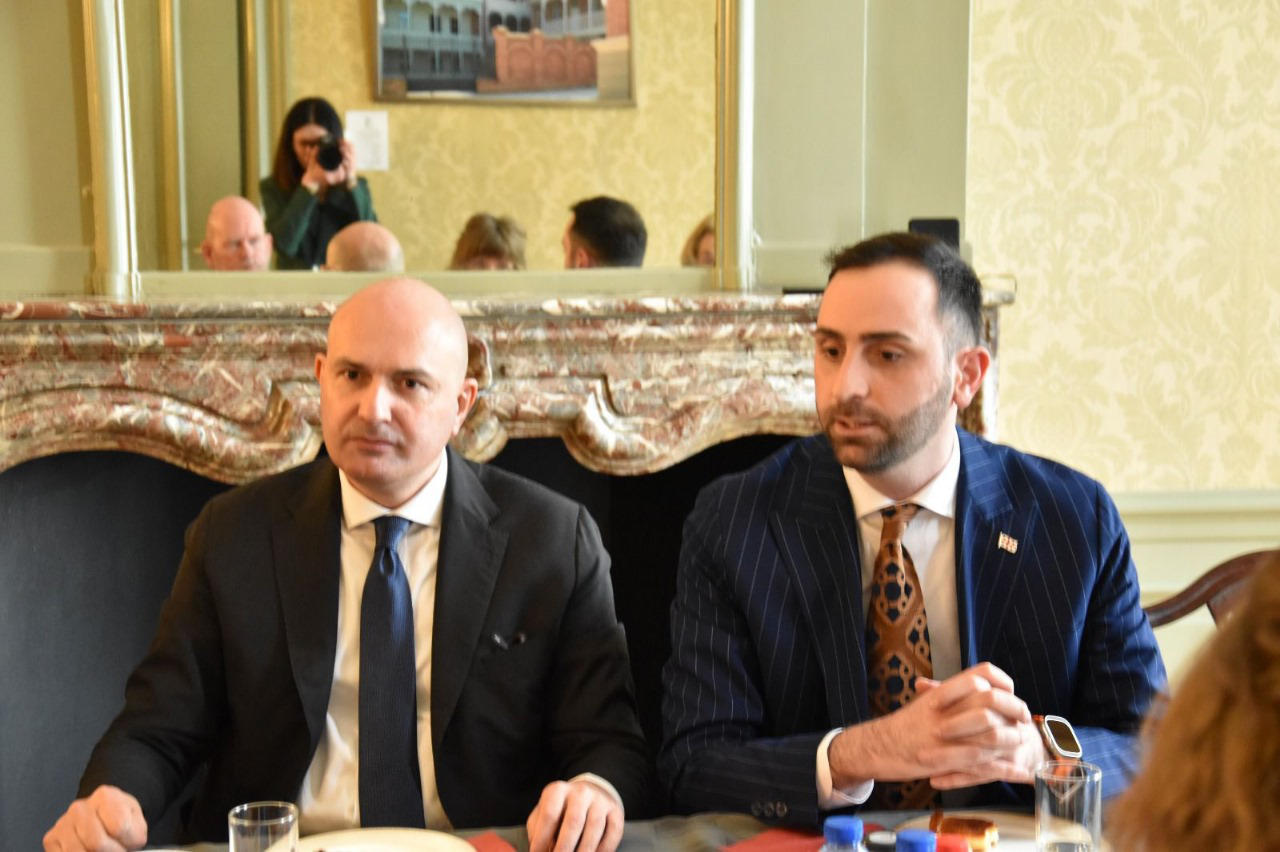 რუსლან აბაშიძე ჰააგაში საერთაშორისო სამოქალაქო საზოგადოებრივი ორგანიზაციებისა და აკადემიური და საუნივერსიტეტო წრეების წარმომადგენლებს შეხვდა