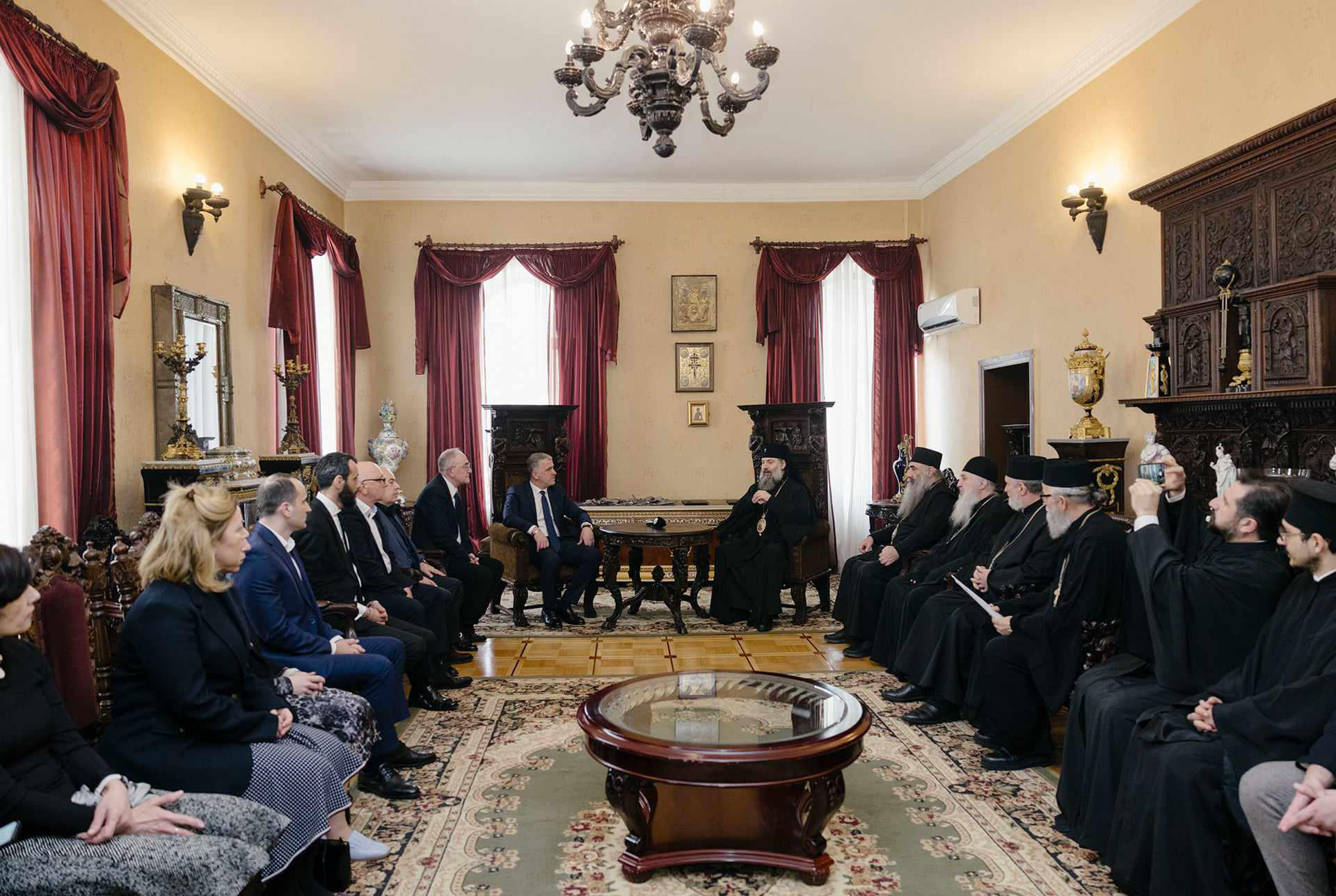 გარემოს დაცვის სამინისტროსა და ეკლესიას შორის მემორანდუმი გაფორმდა, რომელიც ეკლესია-მონასტრების მიმდებარე ტყის ფართობების დაცვის და მართვის სფეროში თანამშრომლობას ითვალისწინებს