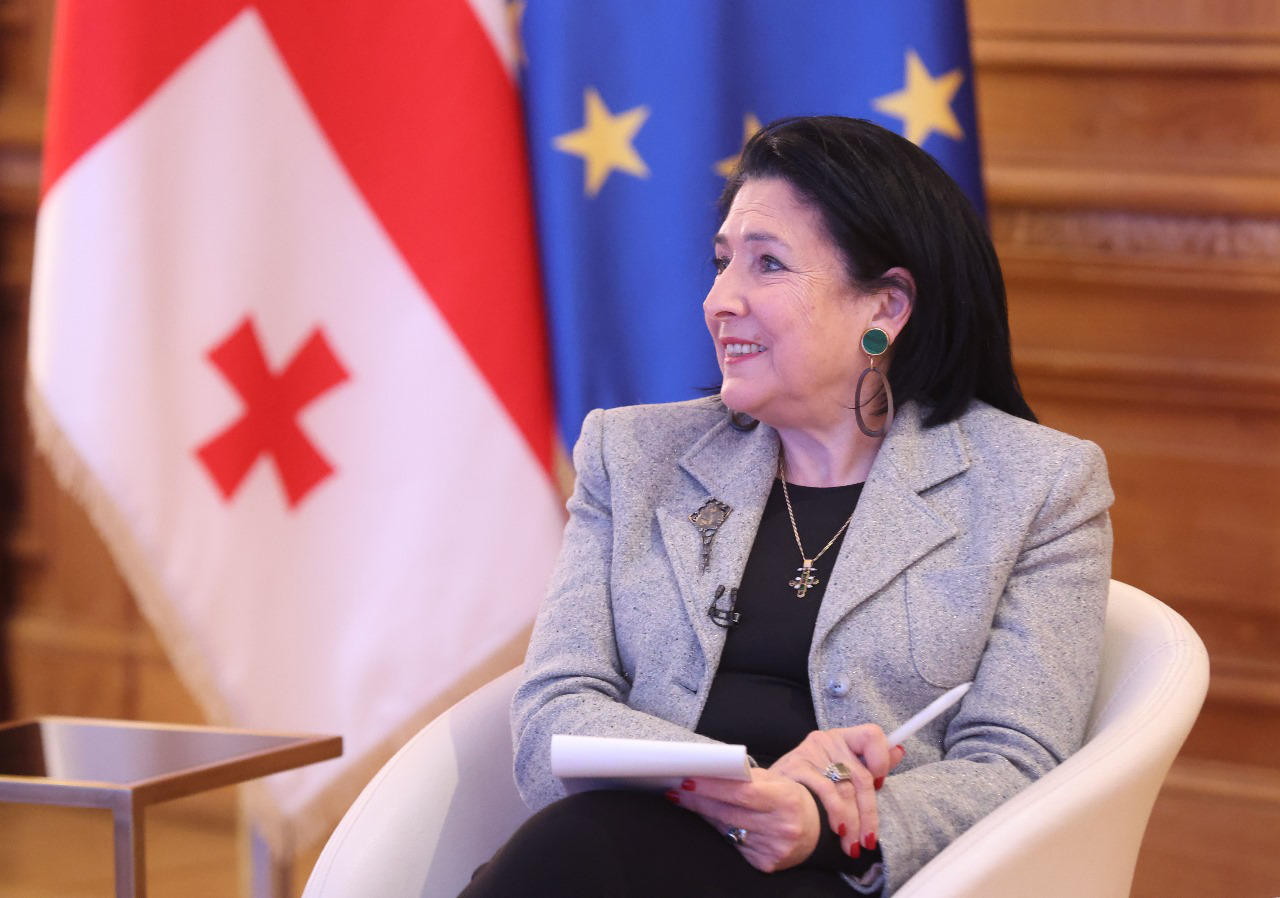 სალომე ზურაბიშვილი - მრცხვენია, როცა პარლამენტის წევრებისგან, რომელთაც ოდესღაც ვიცნობდი, წარმოუდგენელ სიტყვებს ვკითხულობ, რაც მხოლოდ ერთი რამის ნიშანია, რომ დაშინებული არიან შინაგანად