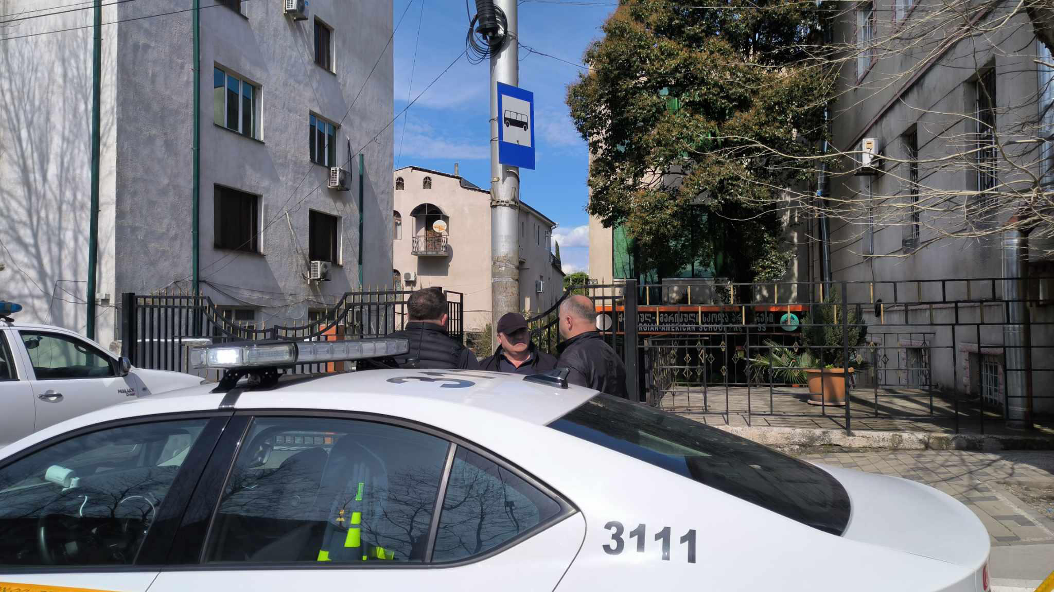 ასაფეთქებელი მოწყობილობის არსებობის შესახებ შეტყობინების გამო, თბილისის რამდენიმე სკოლაში სასწავლო პროცესი შეწყვეტილია