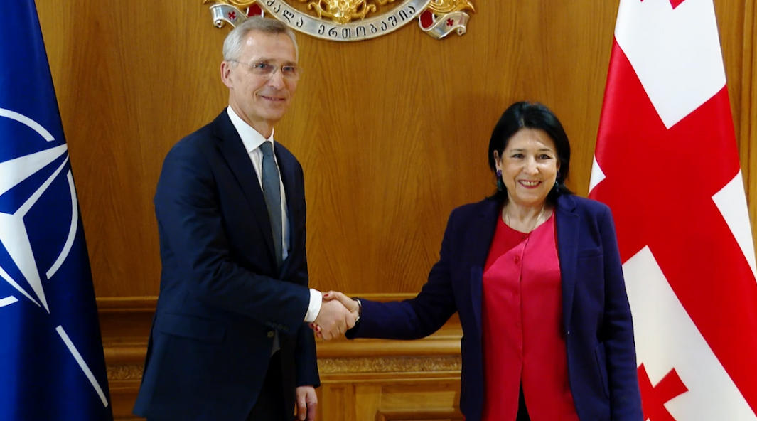 პრეზიდენტი ორბელიანის სასახლეში იენს სტოლტენბერგს მასპინძლობს