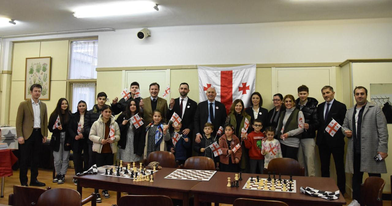 აფხაზეთის მთავრობის წარმომადგენლებმა ამსტერდამში საკვირაო სკოლა მოინახულეს და ქართული დიასპორის წარმომადგენლებს შეხვდნენ