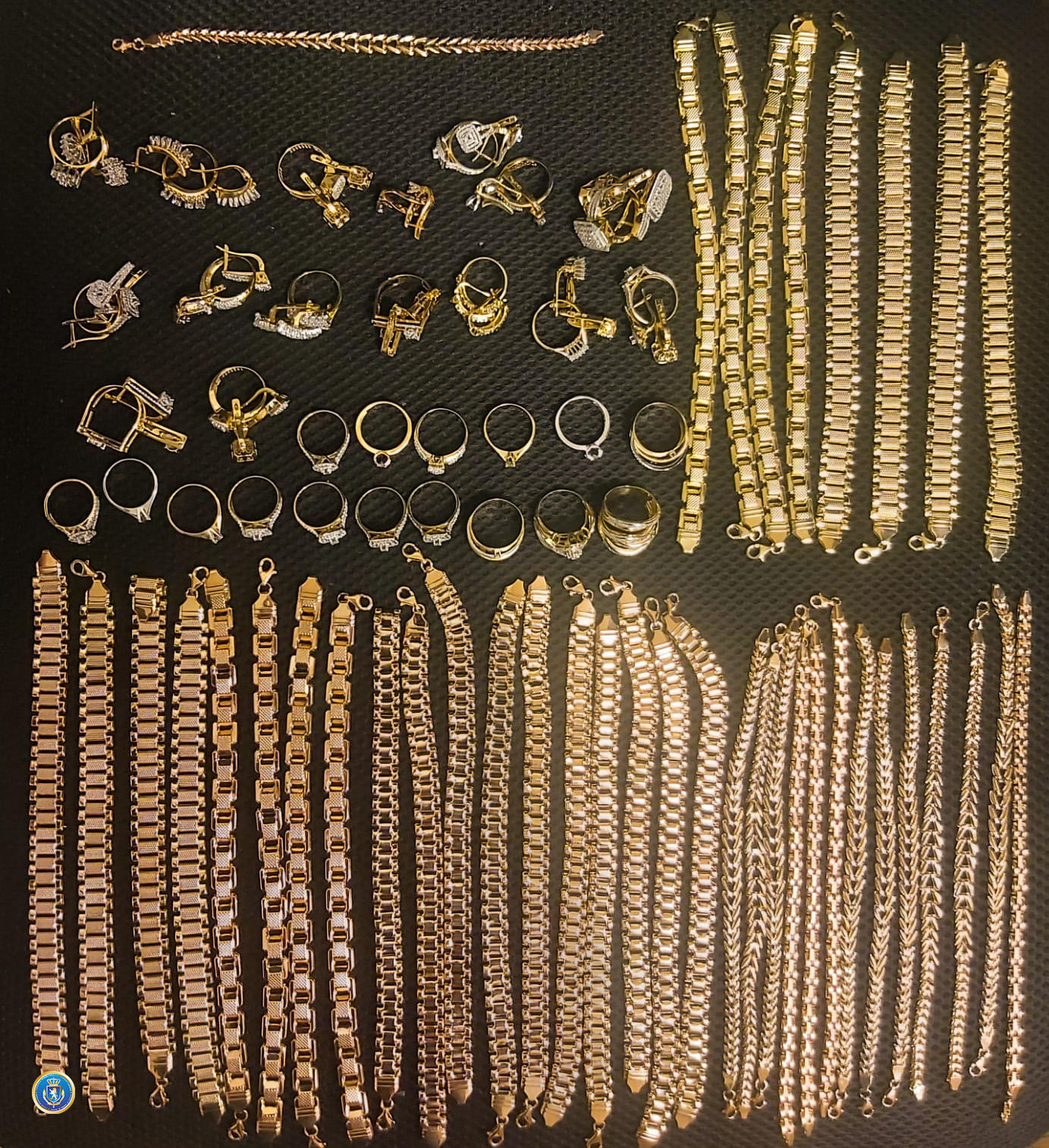 საგამოძიებო სამსახურმა ოქროს კონტრაბანდის ფაქტზე ორი პირი დააკავა