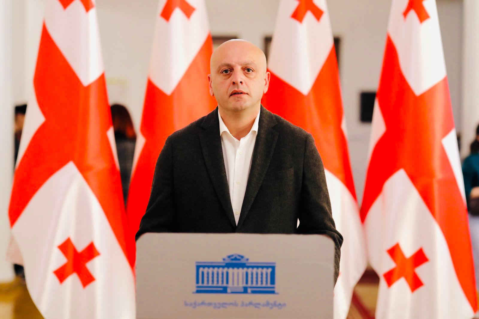 სულხან სიბაშვილი - დღეს, როდესაც ჩვენი მოქალაქეები იკრიბებიან, მთავარი სასაუბრო თემა მხოლოდ ერთი რამ არის, როგორ წავიდნენ ამ ქვეყნიდან