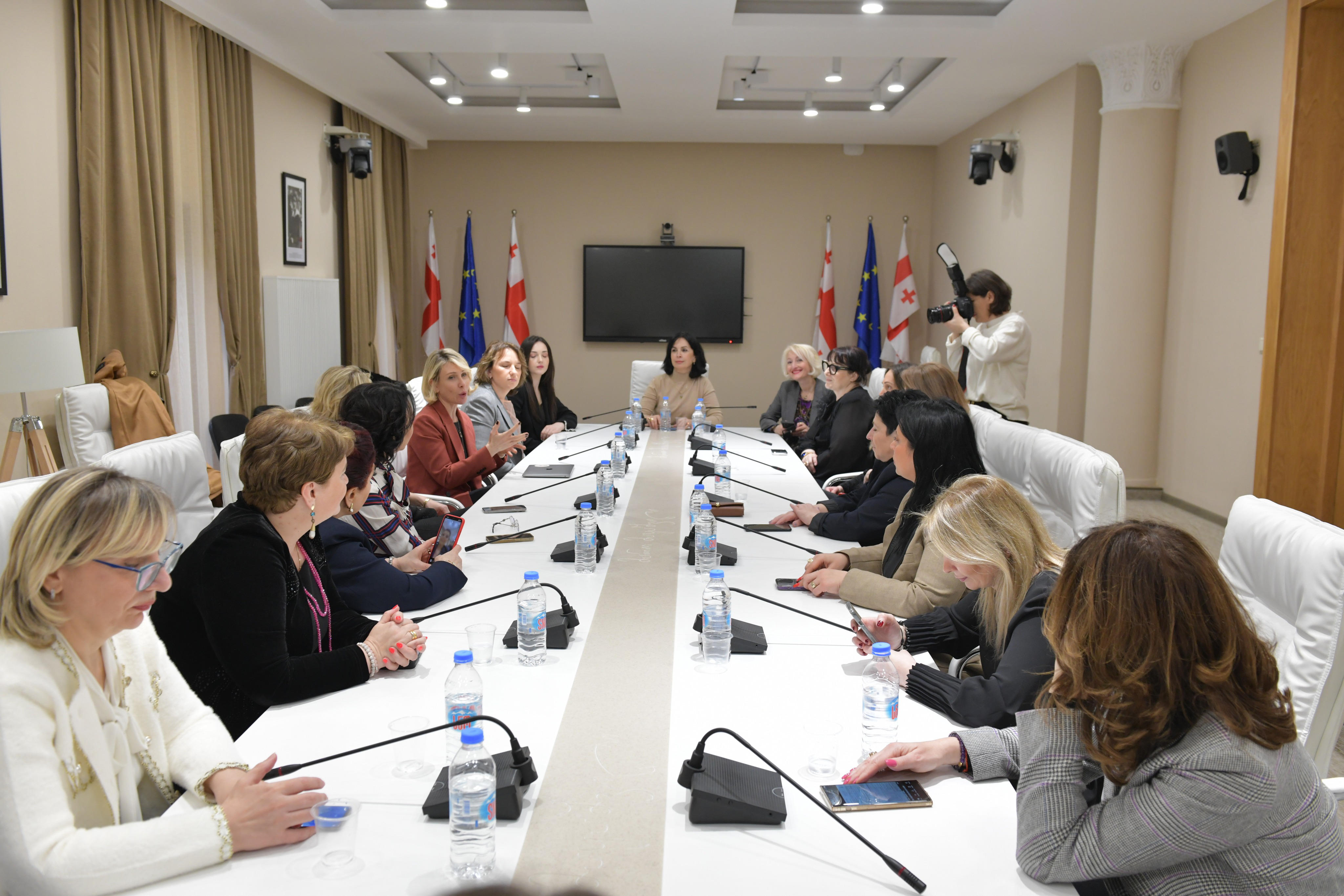 ნინო წილოსანი მეწარმე ქალთა საბჭოს წარმომადგენლებს შეხვდა