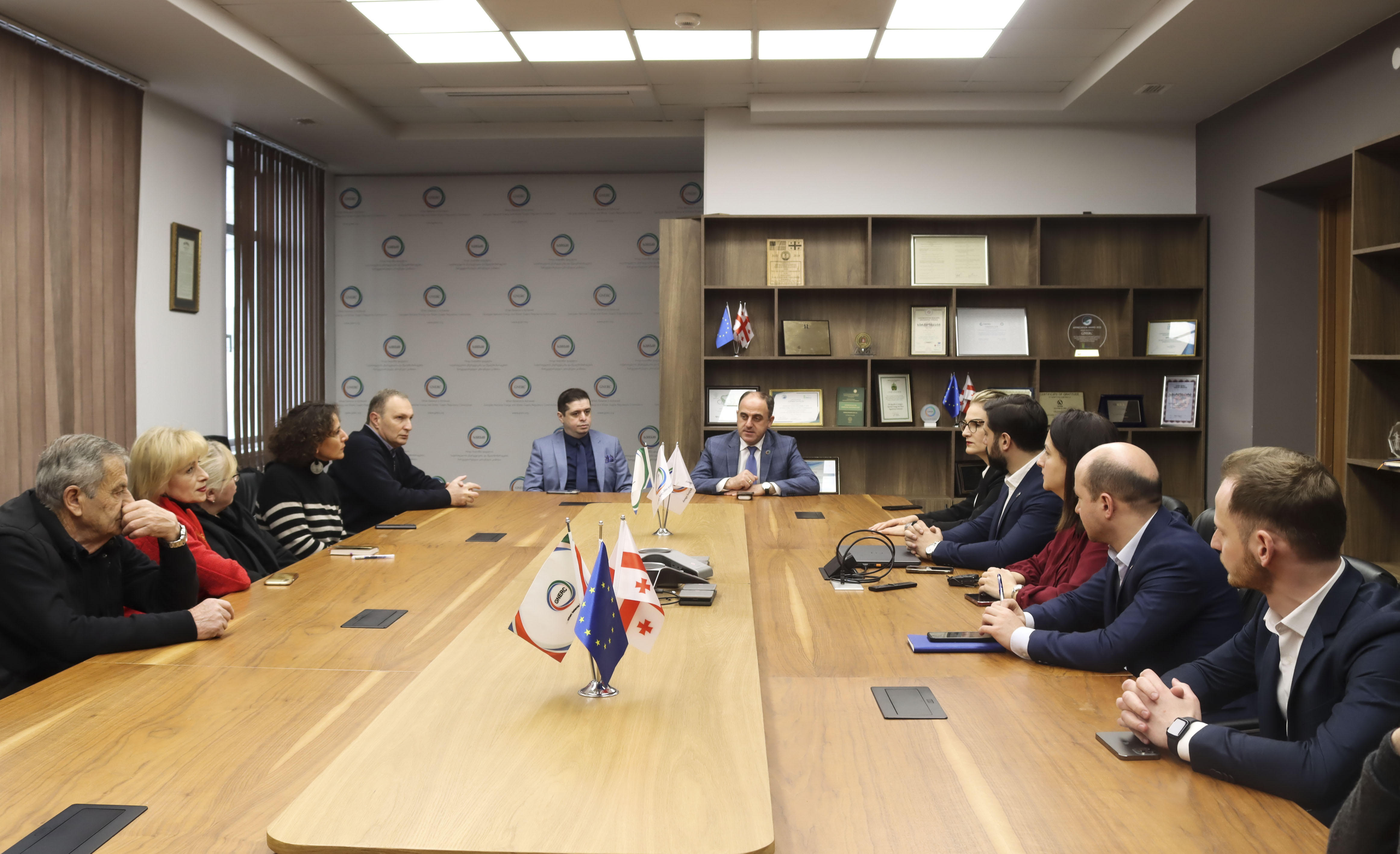 სემეკთან არსებული ენერგეტიკის სასწავლო ცენტრი სკოლის მოსწავლეებისთვის ახალ პროექტს იწყებს