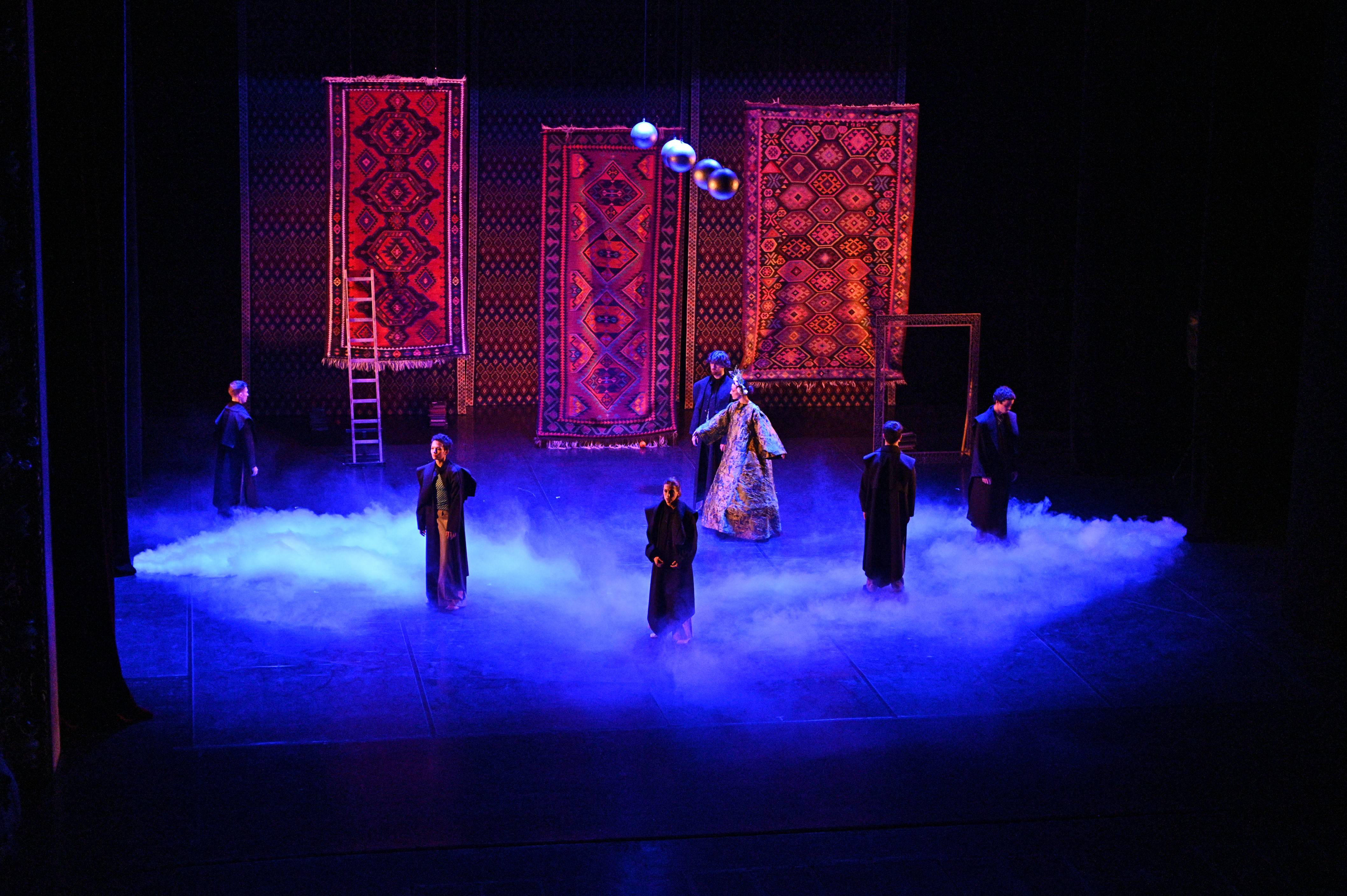 რუსთაველის სახელმწიფო თეატრში სერგო ფარაჯანოვის ფილმის - „ბროწეულის ფერის“ მოტივებზე შექმნილი სომხურ-ფრანგული ქორეოგრაფიული სპექტაკლის ჩვენება გაიმართა