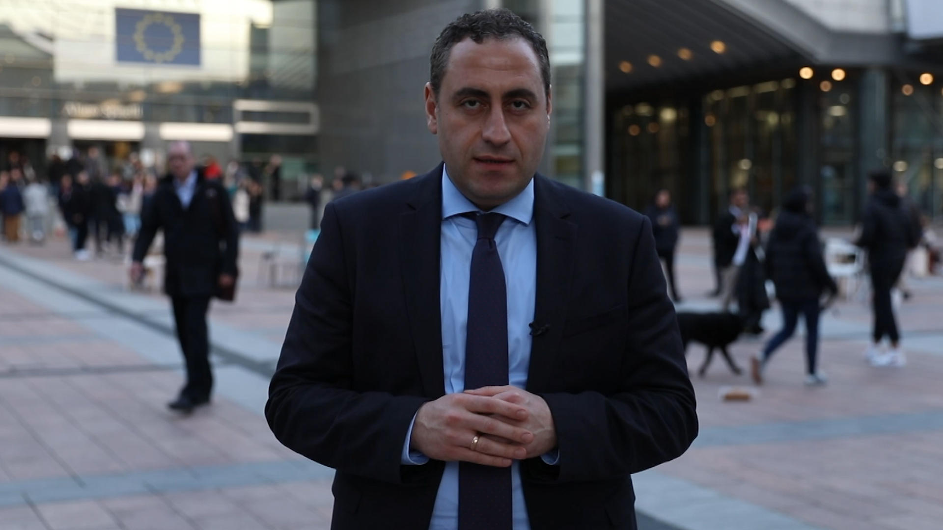 გიორგი ვაშაძე ბიძინა ივანიშვილს - ასობით ათას ჩვენს თანამემამულეს ფასების ზრდის და შემოსავლის შემცირების გამო უწევს ქვეყნიდან წასვლა - რა დაგიშავათ ხალხმა?!